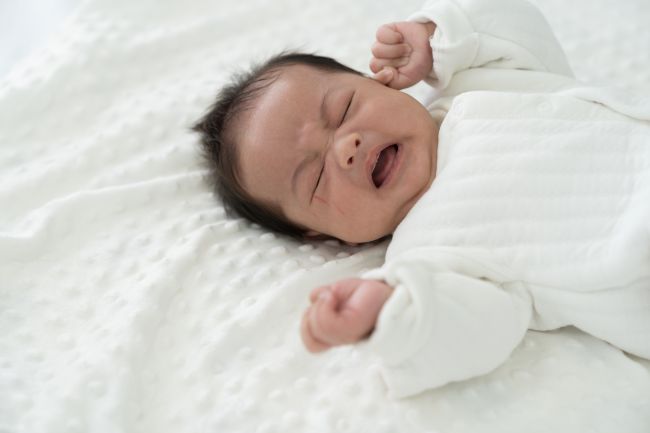 Bayi Jatuh dari Kasur, Ini Cedera yang Mungkin Terjadi dan Kapan Harus Waspada - Alodokter