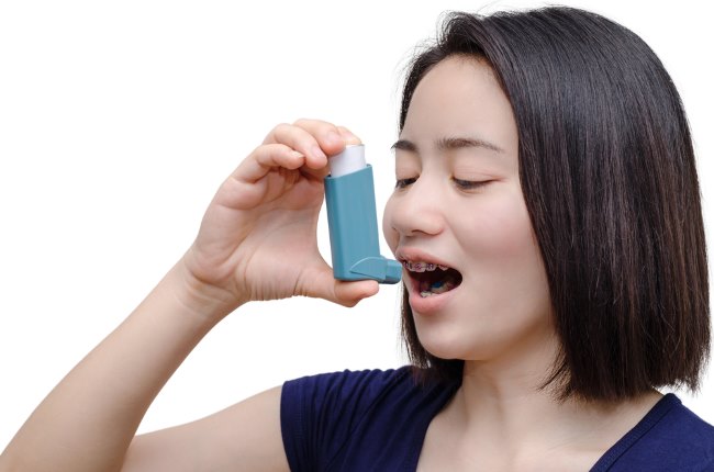 Cara Pakai Inhaler yang Benar agar Efektif - Alodokter