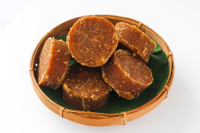 5 Perbedaan Gula Aren dan Gula Merah yang Perlu Diketahui - Alodokter