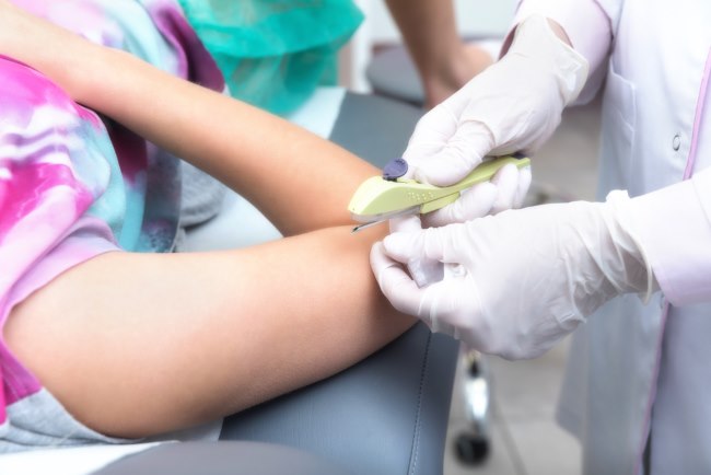 7 Tanda KB Implan Tidak Cocok yang Perlu Diketahui - Alodokter