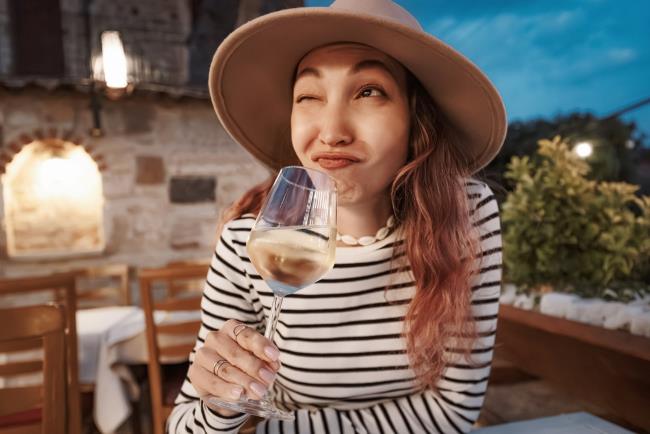 Tipsy, Kenali Ciri-Ciri dan Risikonya yang Perlu Diwaspadai - Alodokter