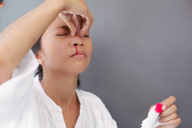 Mimisan karena Kelelahan, Ini Penyebab dan Cara Mengatasinya - Alodokter