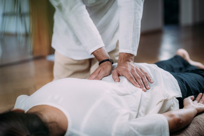 Shiatsu Massage, Kenali Manfaat serta Teknik dan Cara Kerjanya - Alodokter
