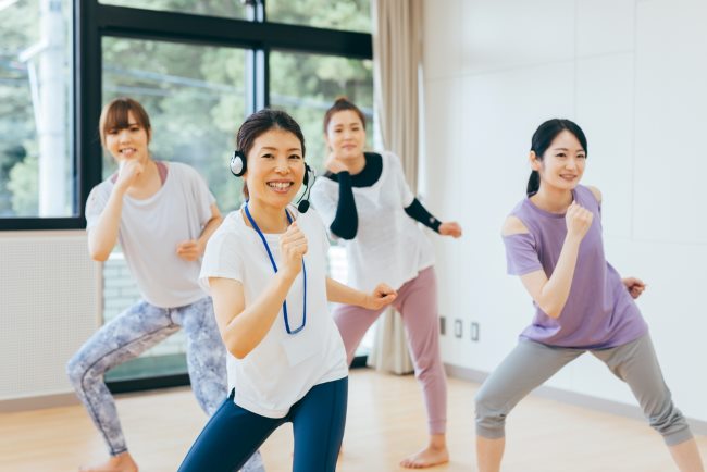 Senam Aerobik 30 Menit Membakar Berapa Kalori? Ini Jawabannya - Alodokter