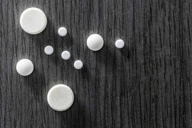 Perbedaan Allopurinol dan Colchicine yang Wajib Diketahui Penderita Asam Urat - Alodokter