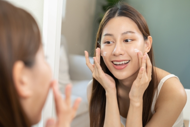 7 Sunscreen untuk Kulit Kusam yang Ampuh Cerahkan Wajah - Alodokter