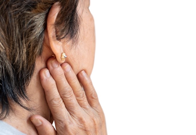 Sakit Telinga Sebelah Kanan Sampai ke Rahang, Inilah Penyebab dan Cara Menanganinya - Alodokter