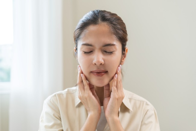 Rahang Sakit Saat Mengunyah, Ketahui Penyebab dan Cara Mengatasinya - Alodokter