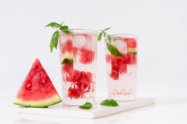 Infused Water Semangka, Minuman Segar untuk Hidup Lebih Sehat - Alodokter