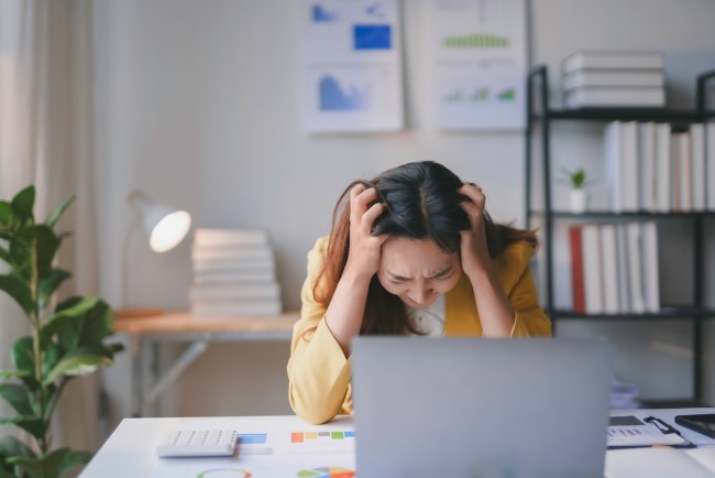 Job Hugging, Bertahan di Pekerjaan Meski Tak Bahagia - Alodokter