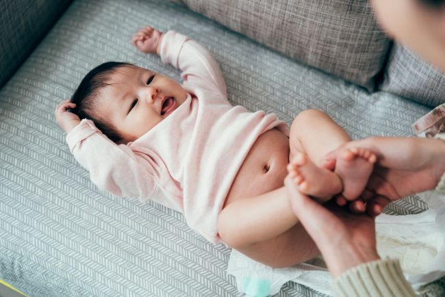 Bayi Sering BAB tapi Bukan Diare, Ketahui Penyebab dan Cara Mengatasinya - Alodokter