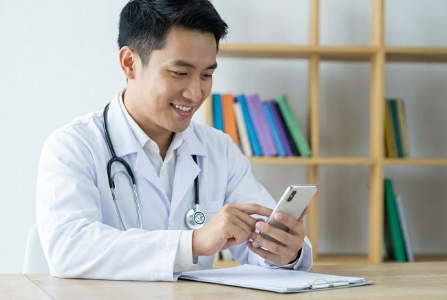 10 Konsultasi Dokter Terbaik, Solusi Praktis Memantau Kesehatan dari Rumah - Alodokter