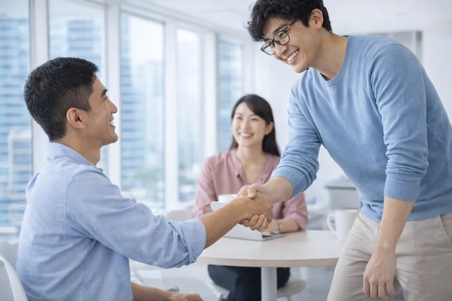 Cara Menghargai Orang Lain agar Hubungan Lebih Harmonis - Alodokter