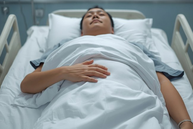 Kenapa Sebelum Operasi Harus Puasa? Ini Penjelasan Medisnya - Alodokter