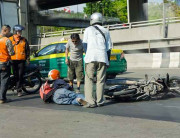 Shifokor yalangoch erkaklarni tekshiradi Ogil va onaning HD porno