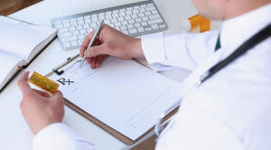 Reevaluasi Panduan Menulis Resep WHO – Telaah Jurnal Alomedika