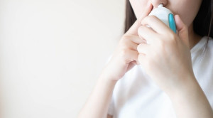 Efektivitas Kortikosteroid Intranasal untuk Terapi Anosmia akibat COVID-19 – Telaah Jurnal Alomedika