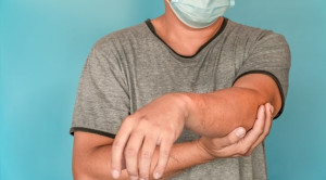 Guillain-Barré Syndrome Pasca Vaksinasi COVID-19