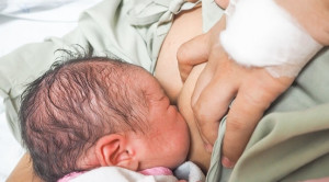 Hubungan Inisiasi Menyusui dengan Kematian Bayi - Telaah Jurnal Alomedika