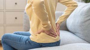 Memastikan Efikasi Akupuntur Untuk Meredakan Nyeri Skiatika pada Herniasi Diskus – Telaah Jurnal Alomedika