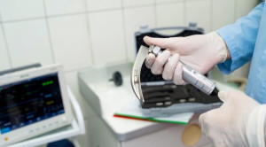 Ketamine vs Etomidate untuk Intubasi Trakea pada Pasien Sakit Kritis – Telaah Jurnal Alomedika