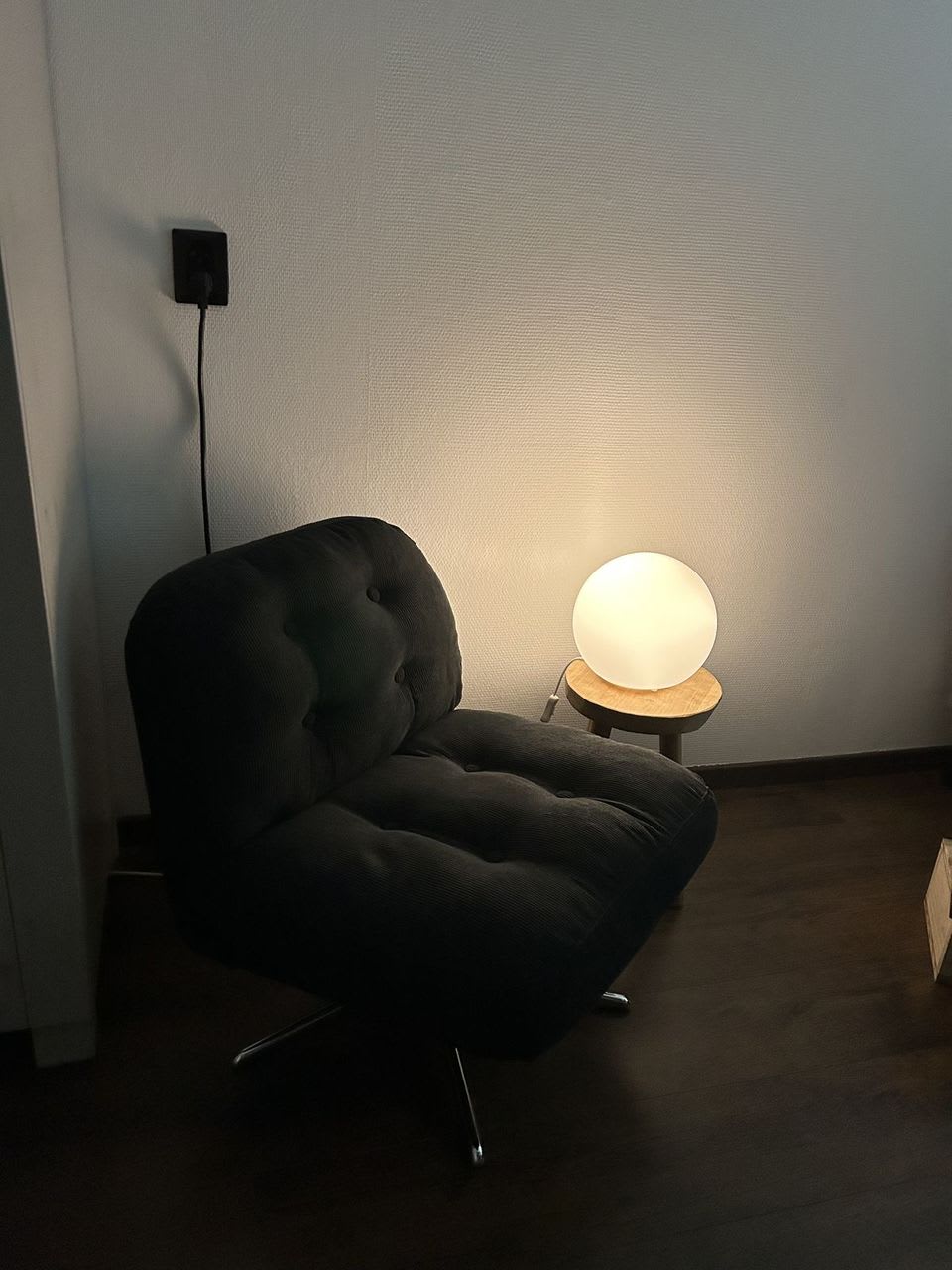 Modern Velvet Lounge Chair image 1