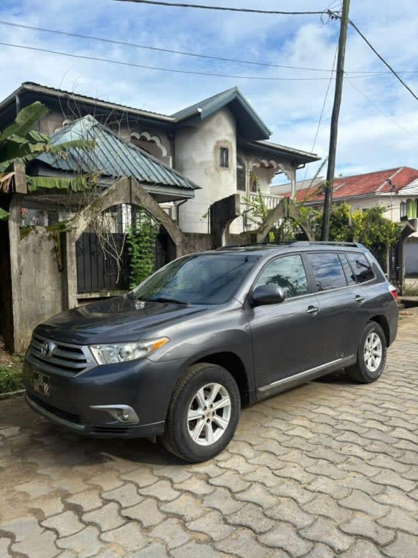 2013 Toyota Highlander V6 image 1