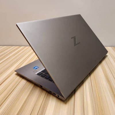 HP ZBook Studio G8 Workstation – Core i7 (11e Gén) • 32 Go RAM • 512 Go SSD • RTX 3070 (8 Go)