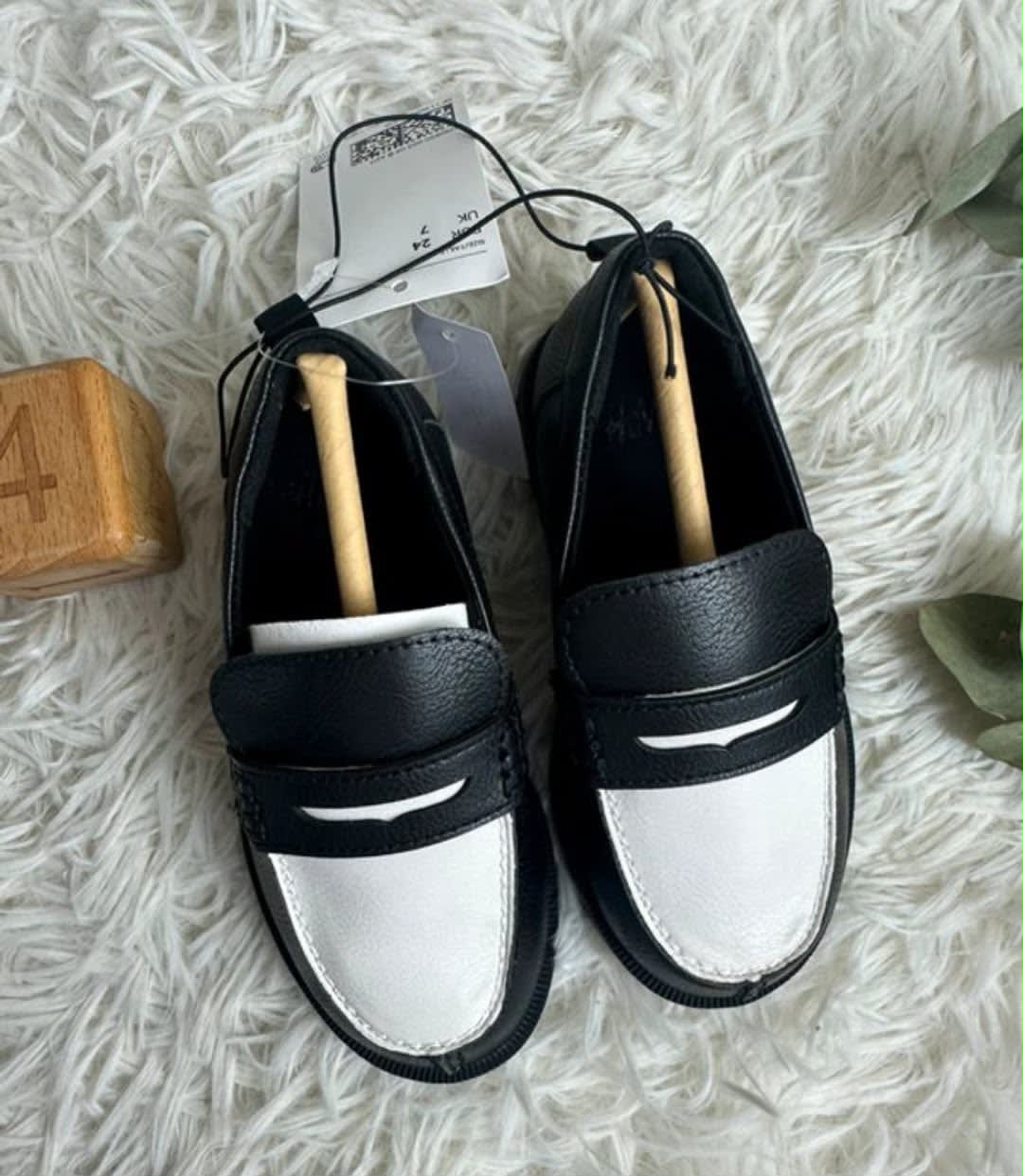 Mocassins Bicolores Noir et Blanc pour Enfant image 1