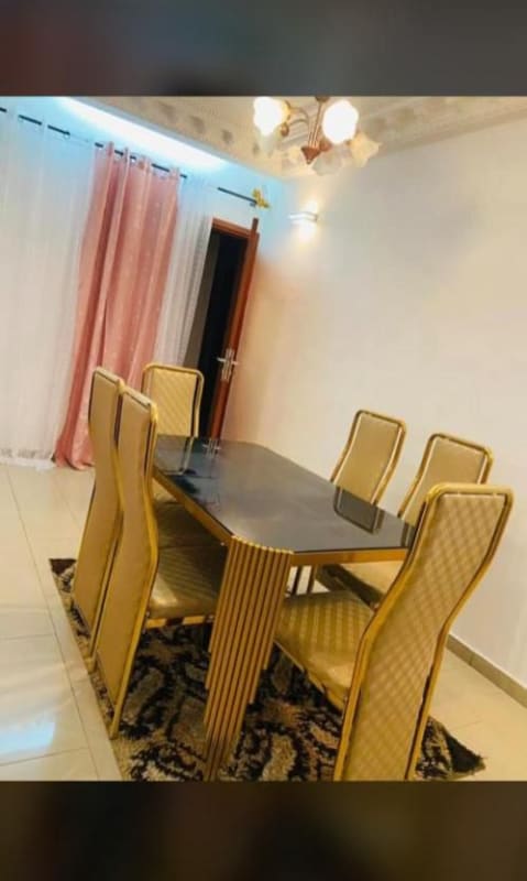 Table à manger moderne