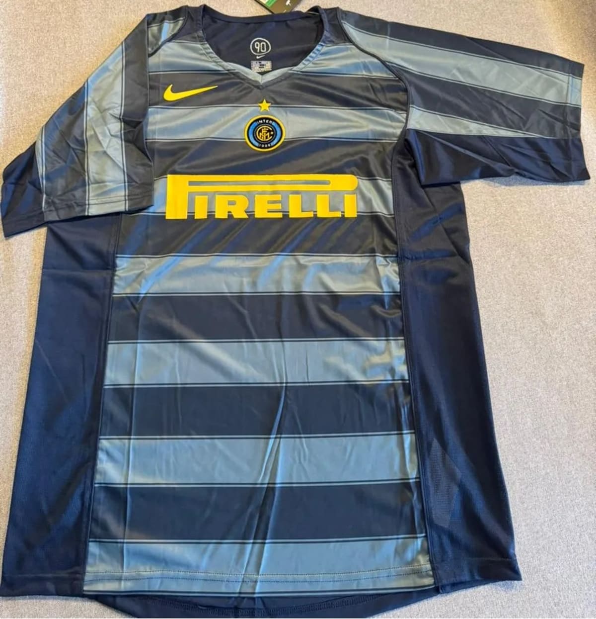 Camiseta Suplente Inter Milan 2004/2005 Versión Retro - imagen 1