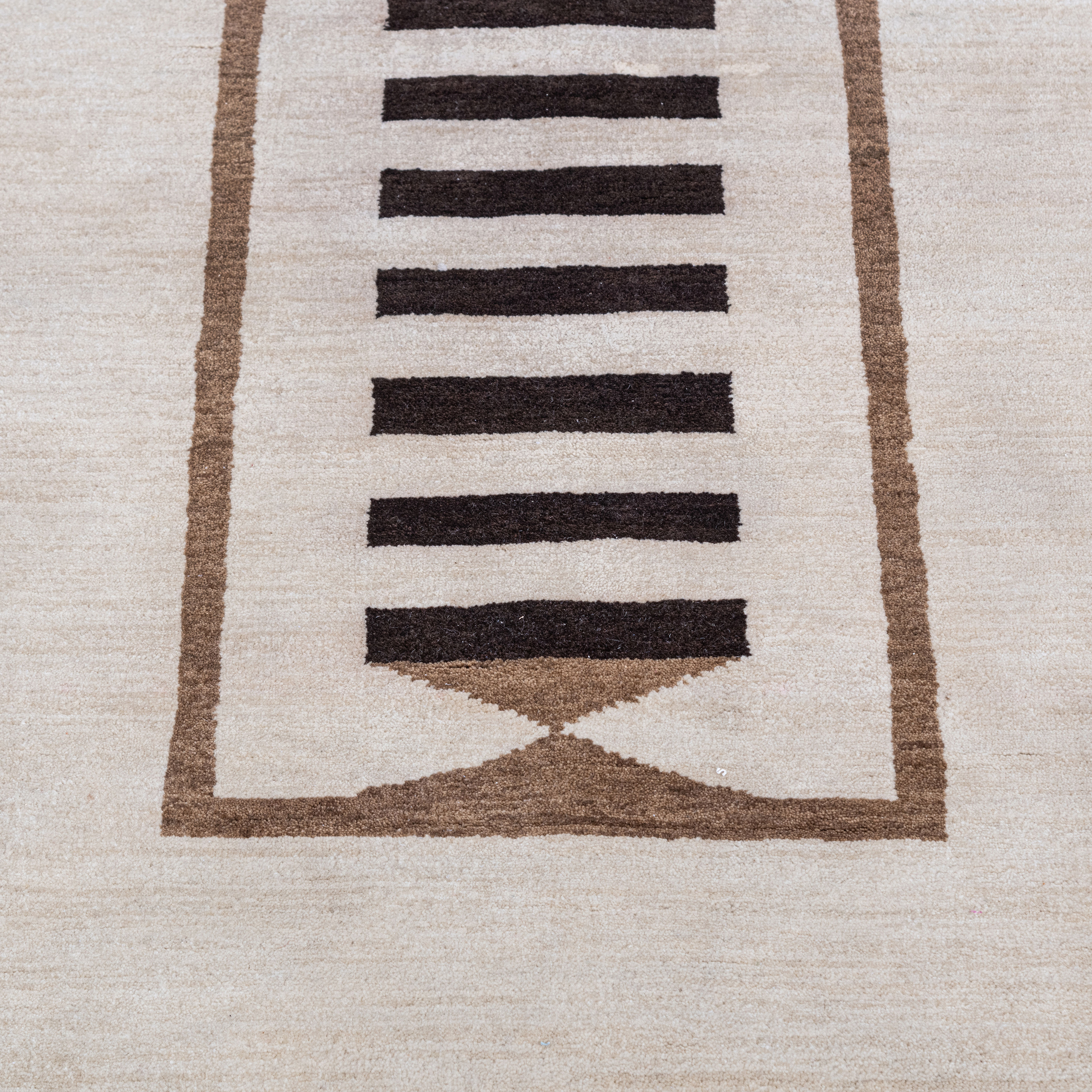 Hand knotted Modern Carpet 2