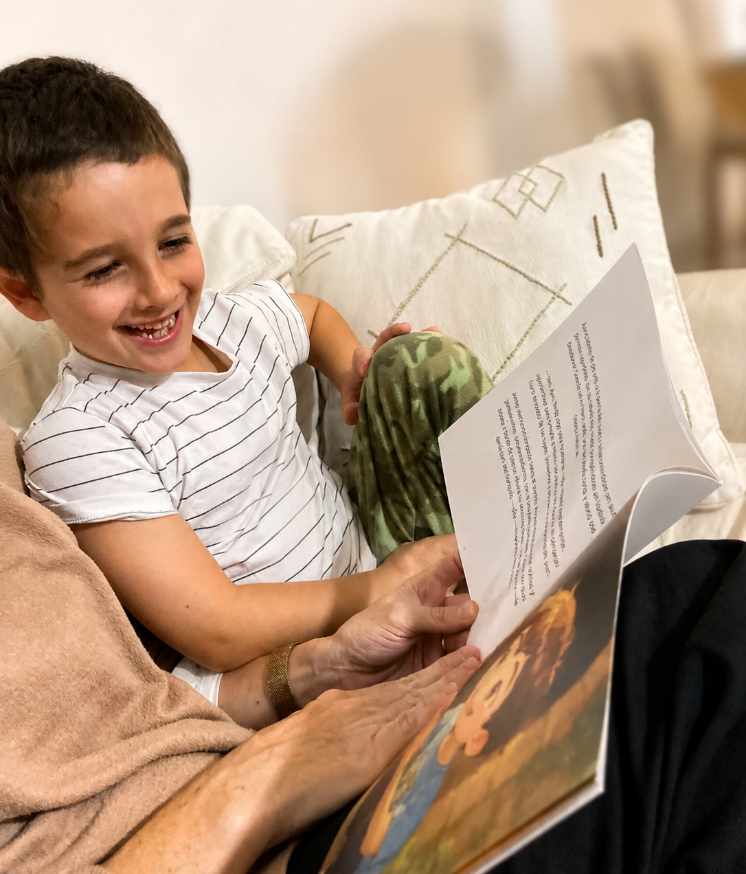 Lalo con su libro