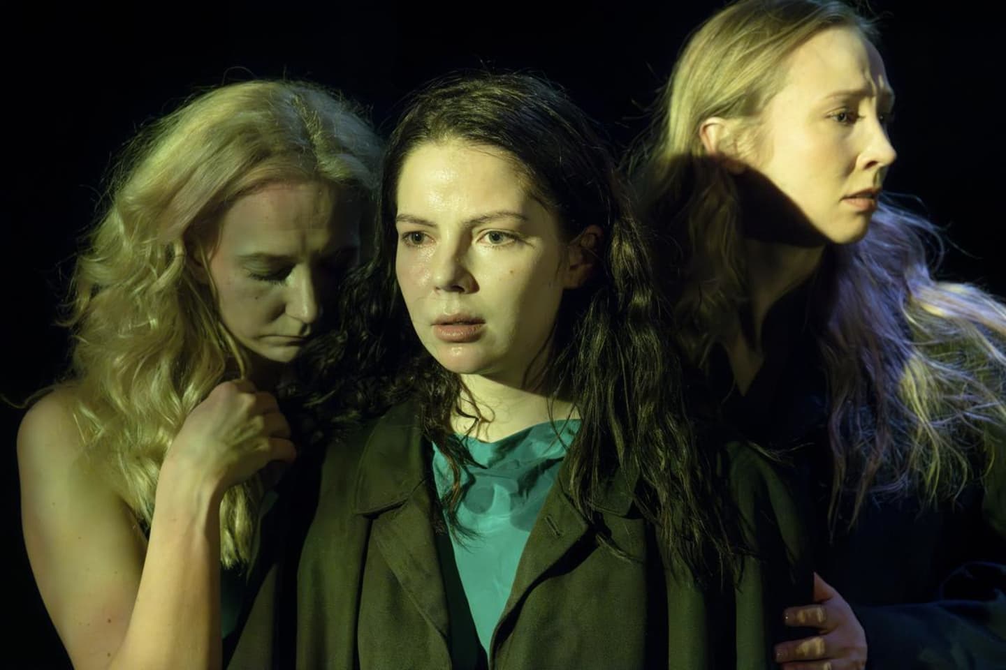 Kol­me si­sar­ta Tampereen Teatterikesässä