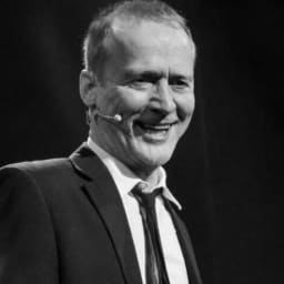 Timo Tuominen avec Brel - Jokainen laulu on kuin maailma!
 ›