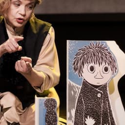Teatterivierailu: Kuka lohduttaisi Nyytiä?