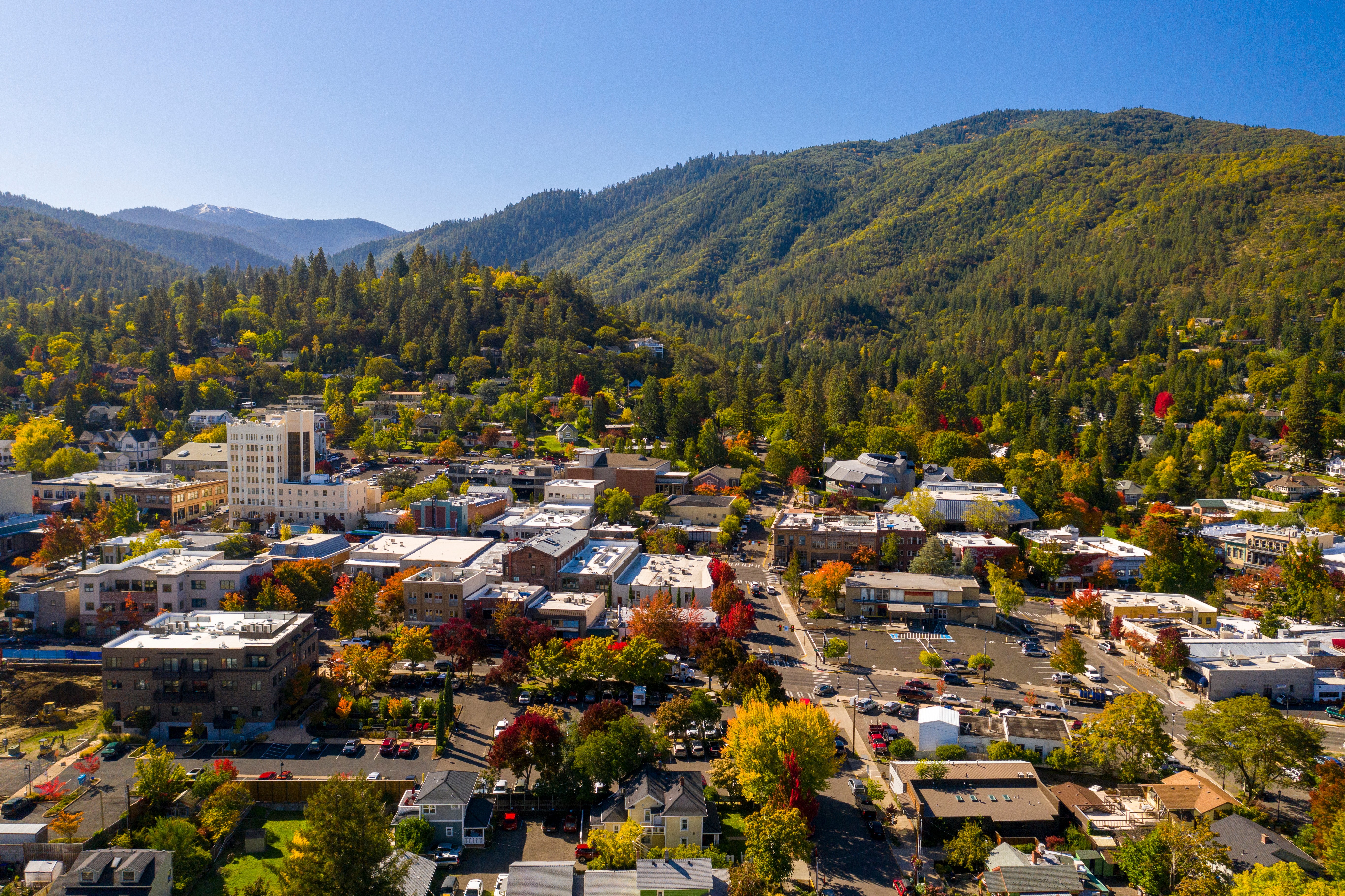 Construction Lending in Ashland & Southern Oregon: Custom Builds, Construction-to-Perm, Spec Loans, ADUs & Renovation Financing