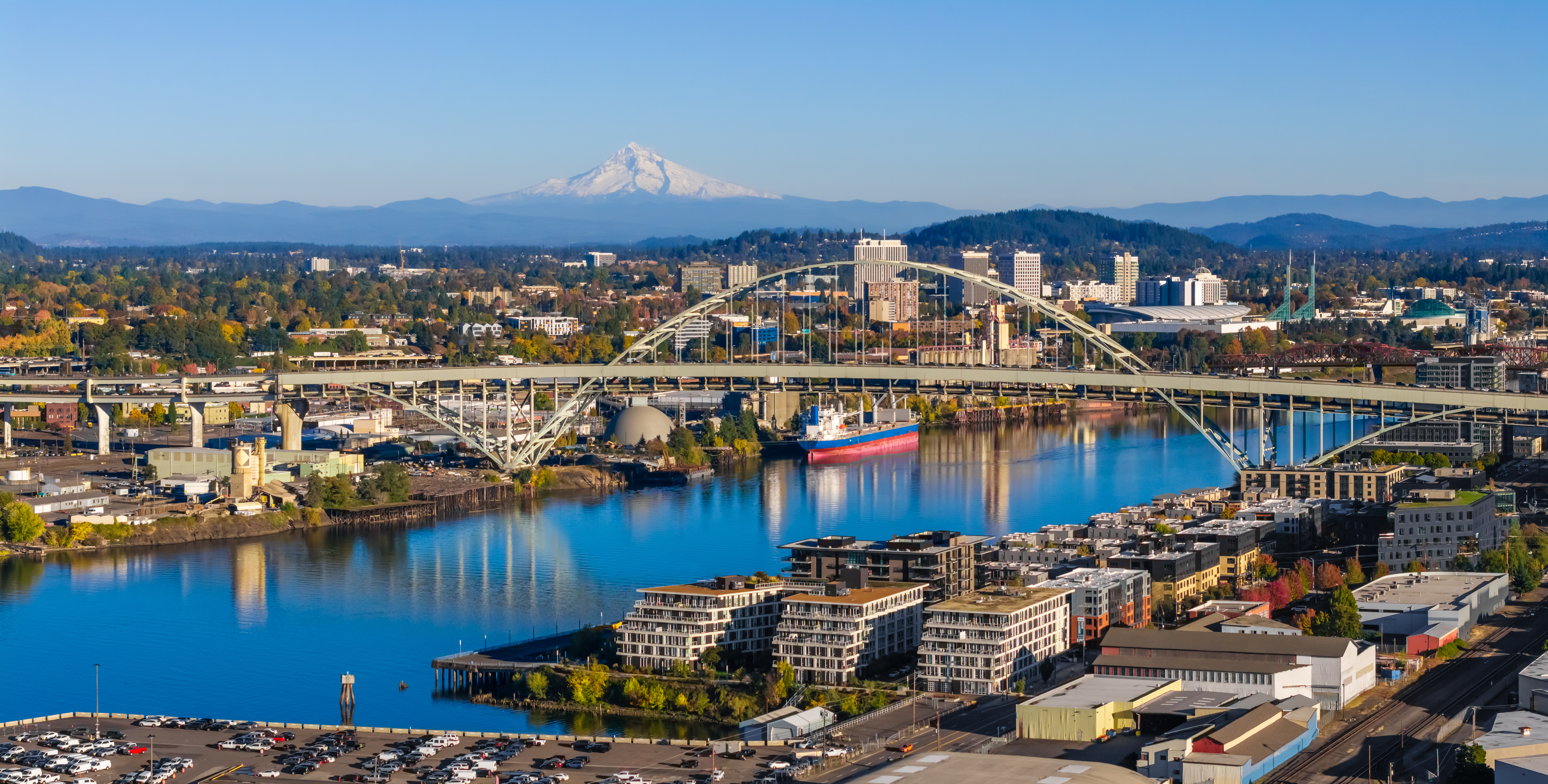 The Hawthorne Bridge over the Willamette River in Portland, Oregon
