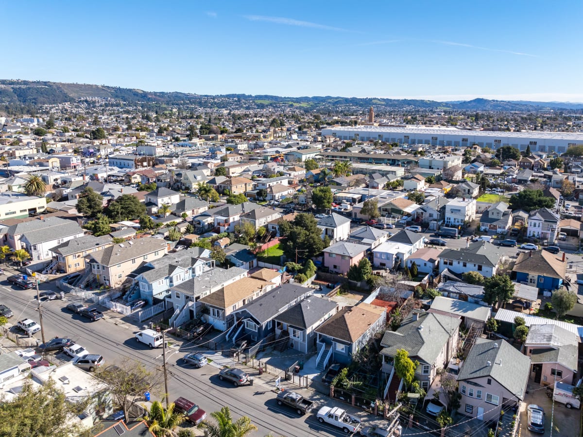 How a DSCR Loan Helped an Investor Buy a Below-Market Oakland 4-Plex, Renovate Two Vacant Units, and Stabilize at Market Rents — With Interest-Only Payments and a 40-Year Fixed Rate