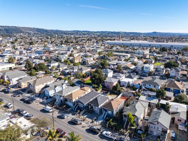 How a DSCR Loan Helped an Investor Buy a Below-Market Oakland 4-Plex, Renovate Two Vacant Units, and Stabilize at Market Rents — With Interest-Only Payments and a 40-Year Fixed Rate