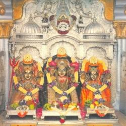 Offer Prasad at Mahalakshmi Temple, Mumbai