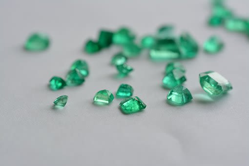 All You Need To Know About Emerald Panna Stone - Benefits, Side Effects And Suitability