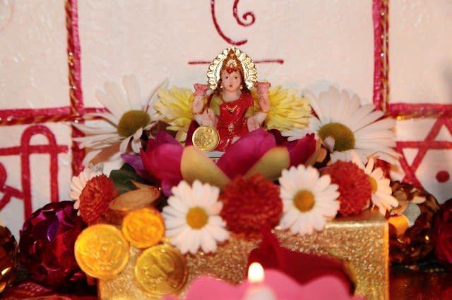 Be graced by the goddess of wealth by performing Lakshmi Puja this Diwali