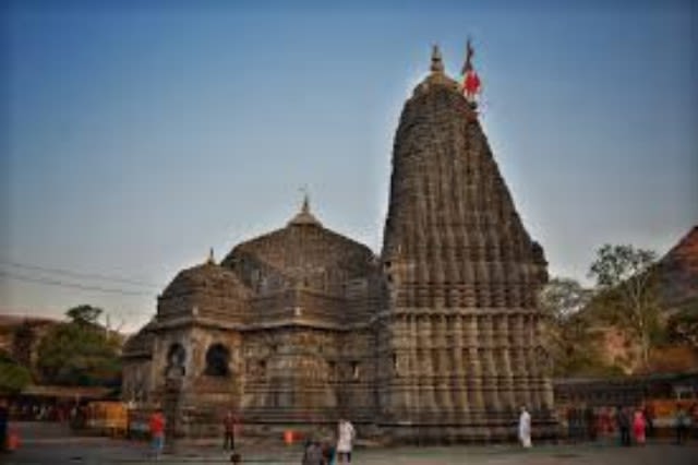 Puja at Trimbakeshwar Temple to lead a happy and peaceful life