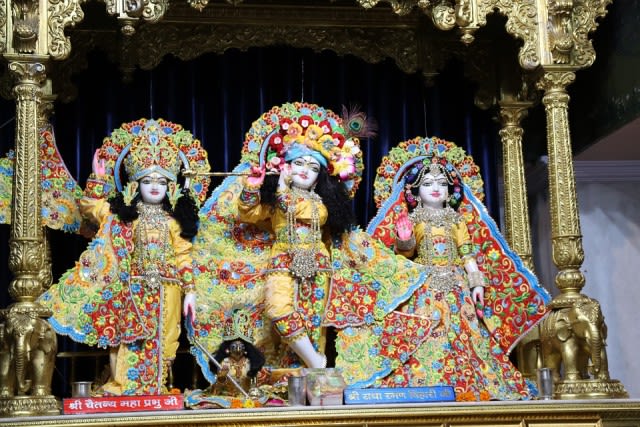 Celebrate Janmashtami with full devotion to get the blessings of Lord Krishna