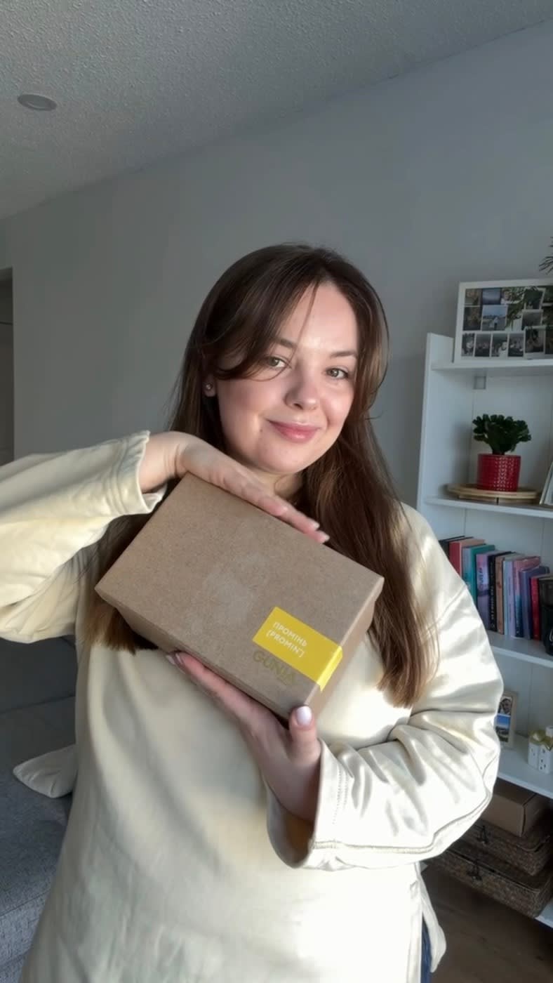 Iryna Kotelnytska holding a product package