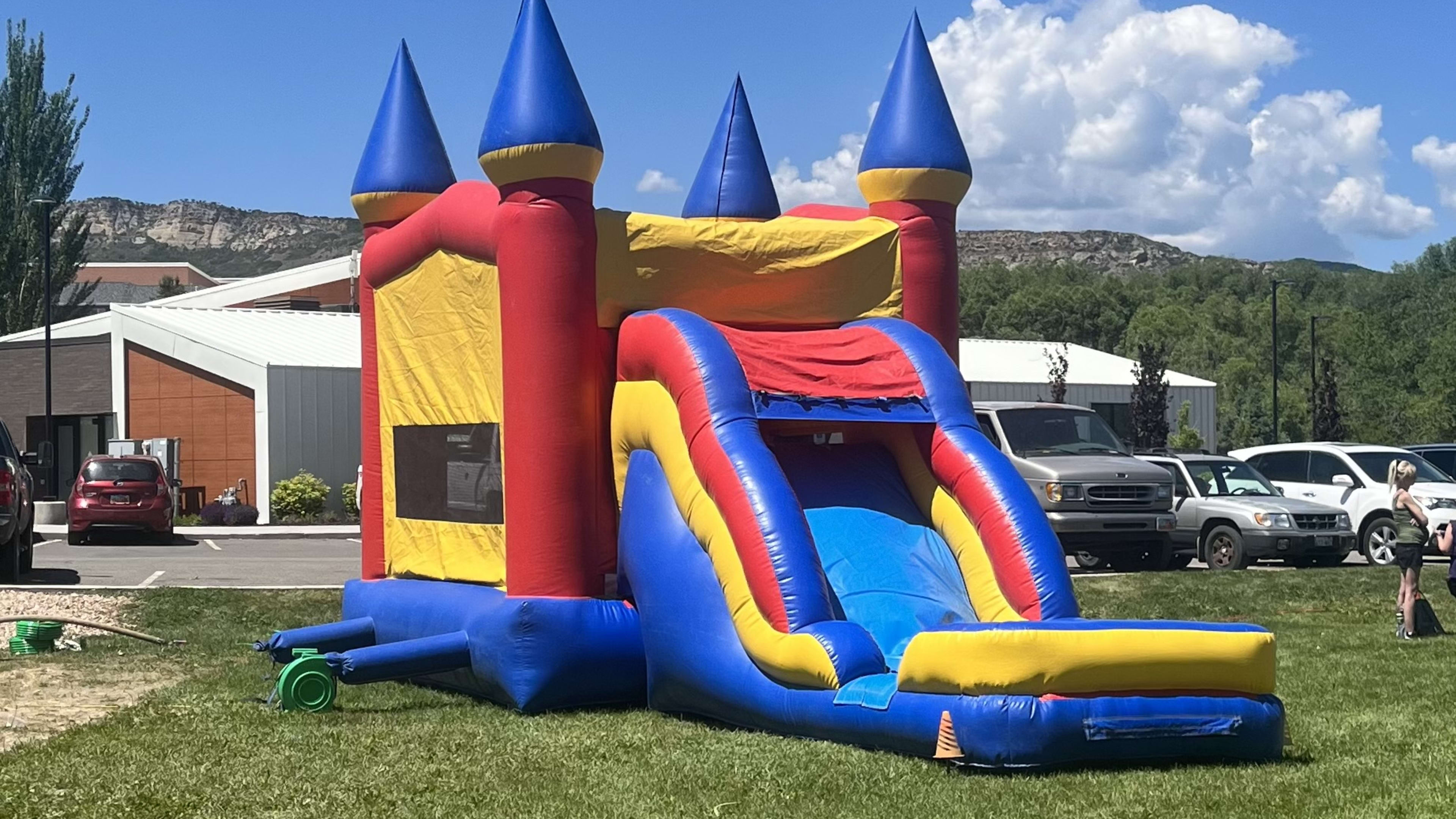 ultimateinflatables - Photo 1
