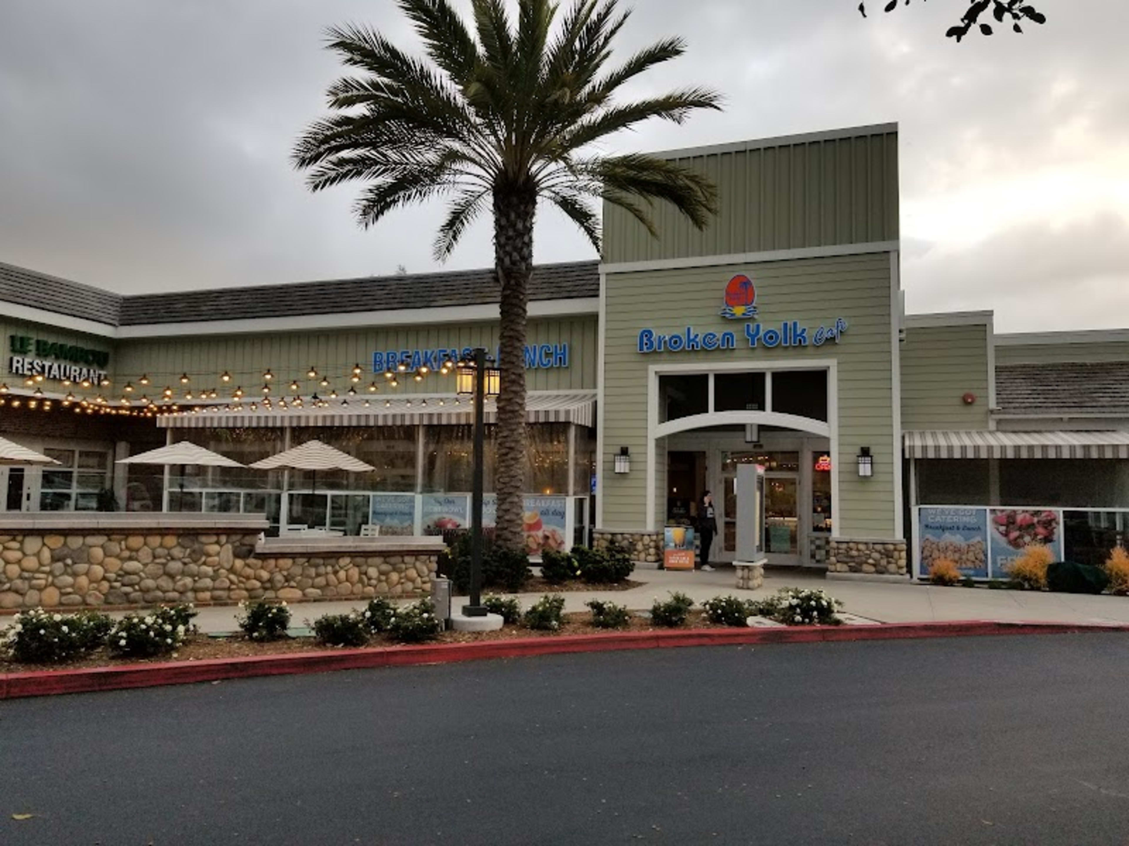 Broken Yolk Cafe Del Mar - Photo 4