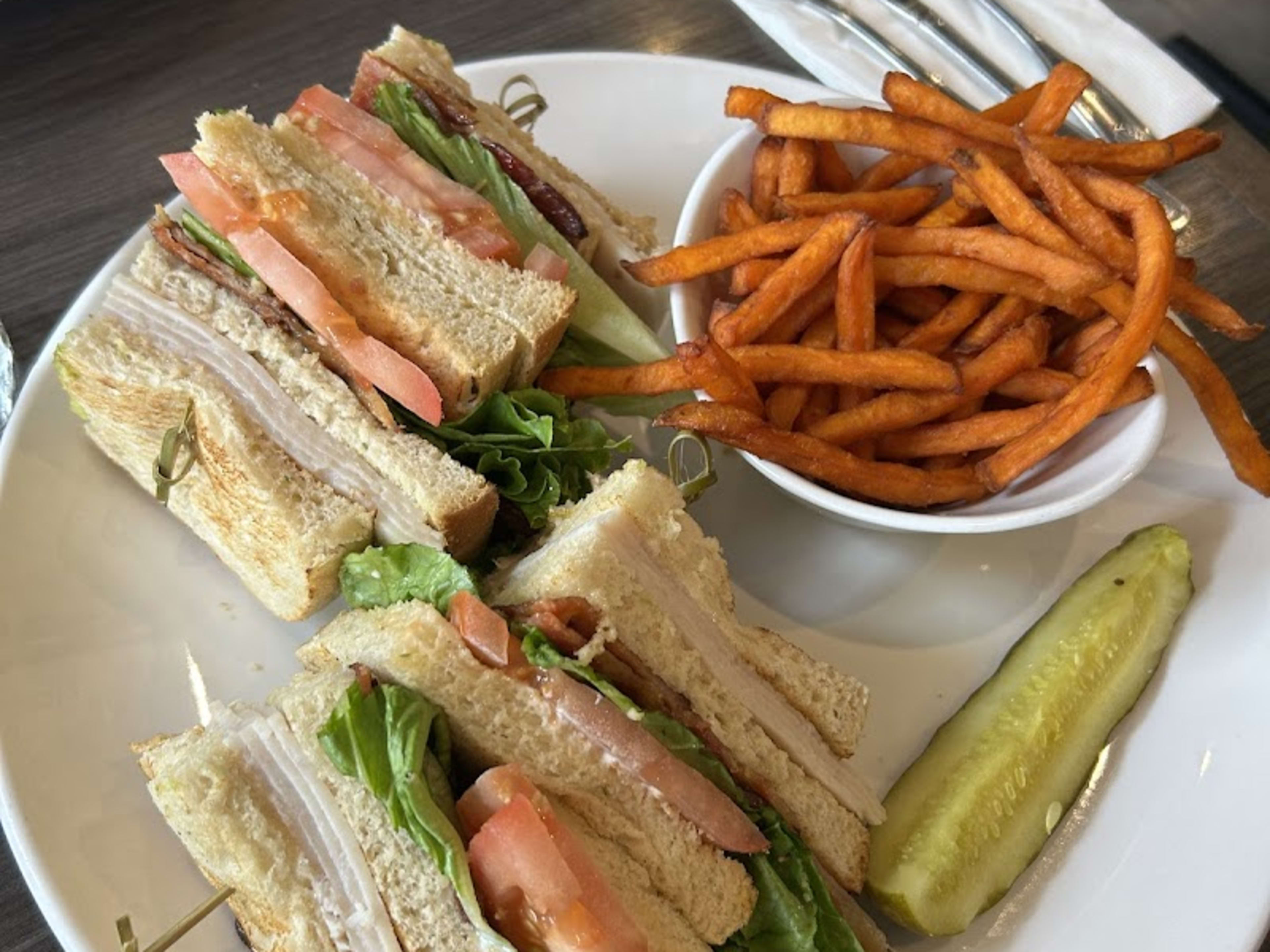 Broken Yolk Cafe Del Mar - Photo 8