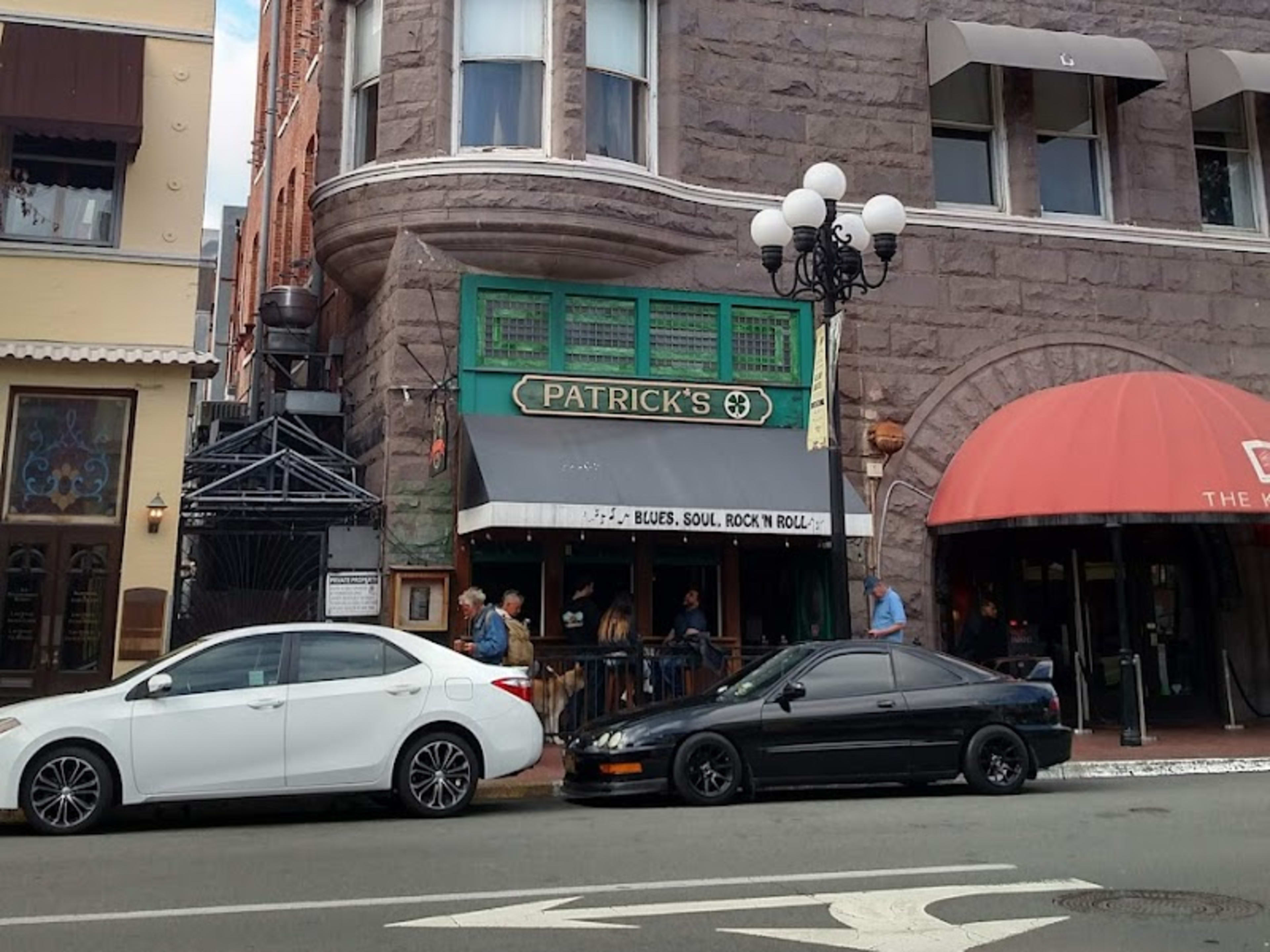 Patrick's Gaslamp Pub - Photo 9